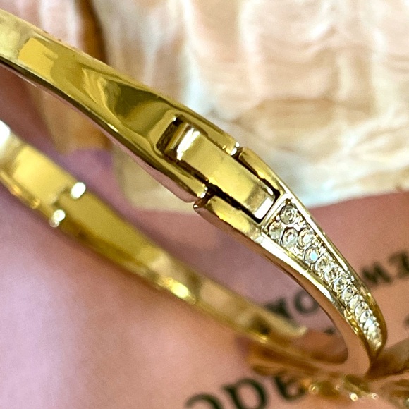 Like NEW!! Large Rhinestone Bow “Love Notes” Kate Spade Bracelet - Picture 3 of 8